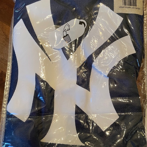 Sports Coverage Other - *NIP* MLB Window jersey Valance N.Y. Yankees baseball 88" W x 14" H NEW decor